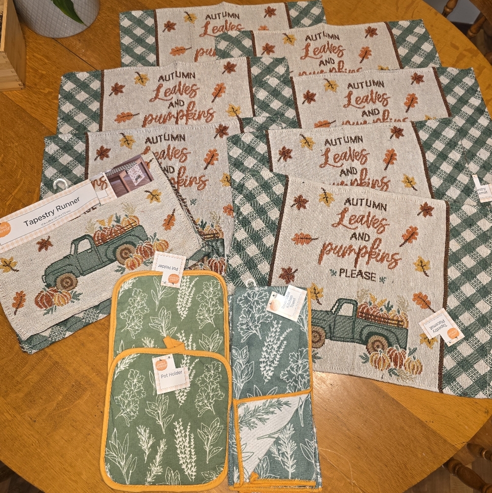 NWT Bundled Lot of 11 Fall Linens Table Runner, Placemats, Holders, Towel - Picture 3 of 5